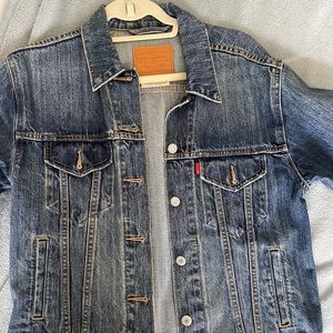 Levi’s jean jacket in perfect condition.
